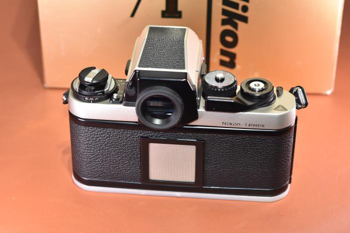コレクション向け】 Nikon F3/T チタンシルバー 元箱付一式 【フィルム1本も通していない】 YAMAGEN CAMERA  カメラのヤマゲン