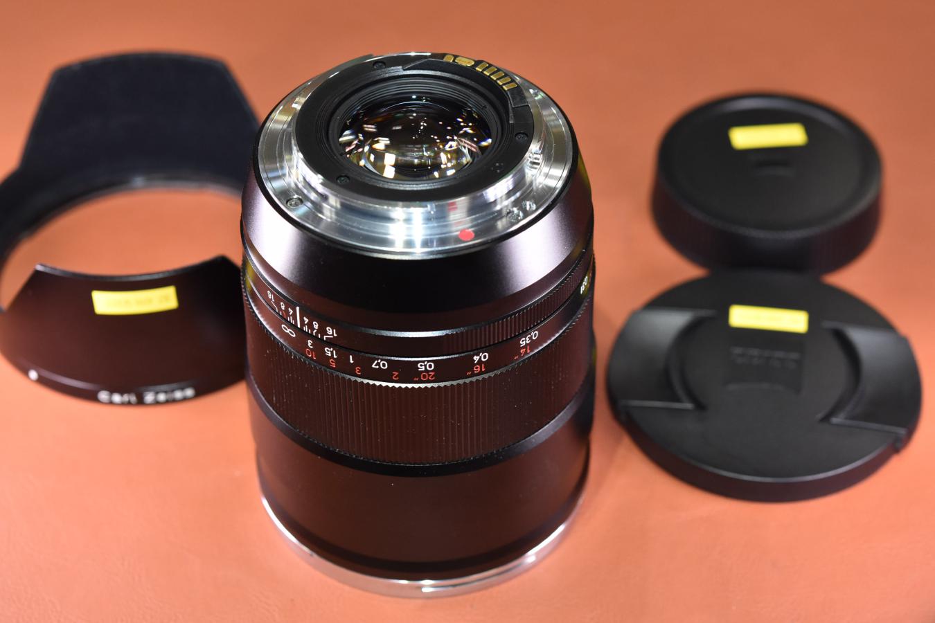 Carl Zeiss Distagon T* 35mm F1.4 ZE 純正メタルフード付 【Canon EF 