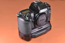 Nikon F100 【マルチパワーバッテリーパック MB-15付】