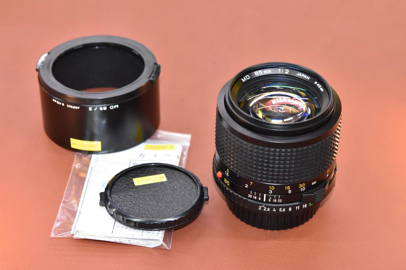 Nikkor 85mm 2  純正キャップ、純正フード付き