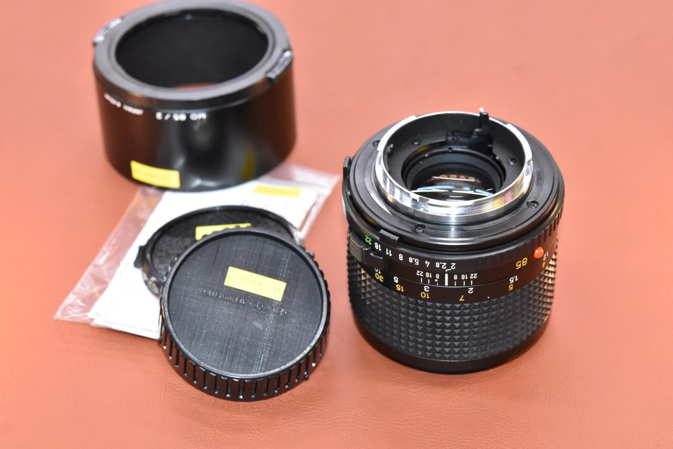 Nikkor 85mm 2  純正キャップ、純正フード付き