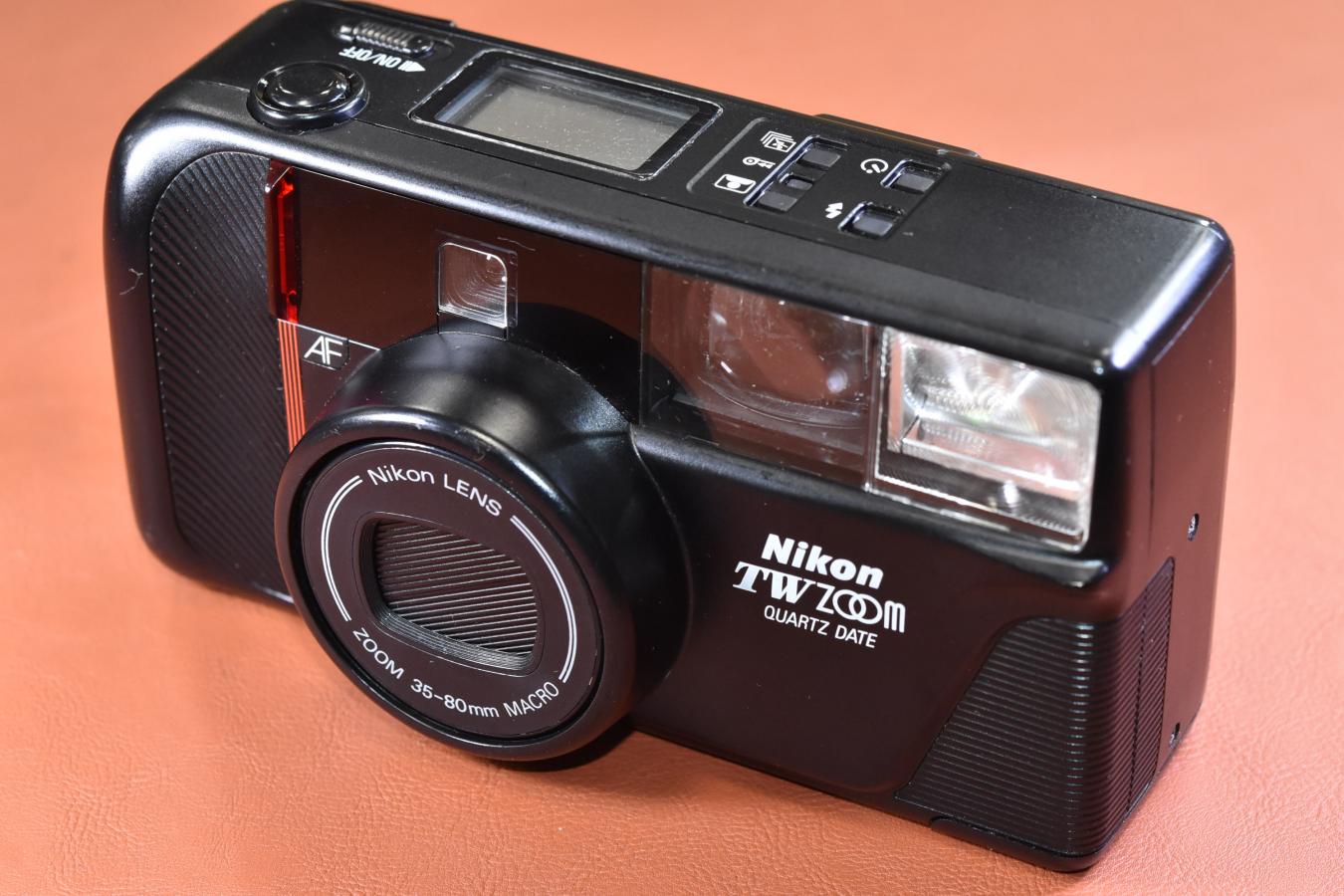 ☆ Nikon TW Zoom QUARTZ DATE (フイルムカメラ)