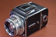 HASSELBLAD 500C スクリーン交換可能タイプ  C Planar 80/2.8 シルバー、マガジン付 【方眼マットスクリーン装着】