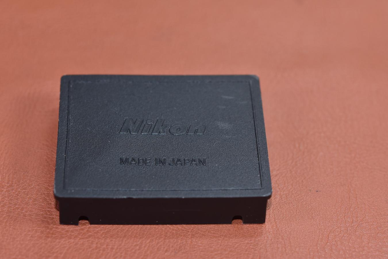 【希 少】Nikon ファインダー底カバー 【Nikon F、F2用】