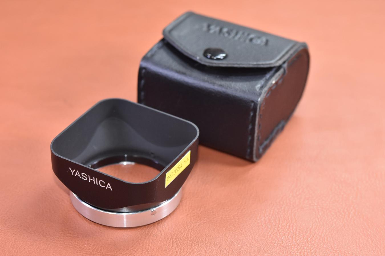 【希 少】YASHICA B30用LENS SHADE 純正専用ケース付 【YASHICA Mat124G等用】※キレイな物をお探しの方必見!!自信ありの逸品!!
