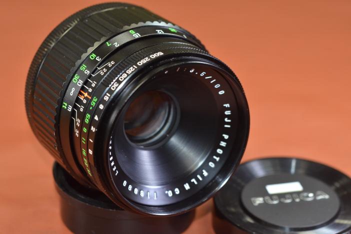フジ Fujica G690 BLP / FUJINON S 100mm F3.5 – Natural Camera