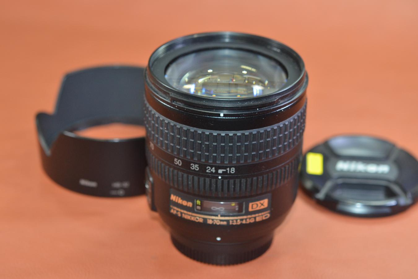 【B級特価品】 AF-S DX NIKKOR 18-70mm F3.5-4.5G ED 【純正フードHB-32付】