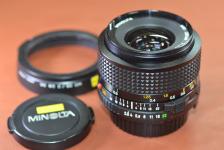 MINOLTA NEW MD 28mm F2.8 純正フード付【カメラ女子に絶大な人気のオールドレンズ】