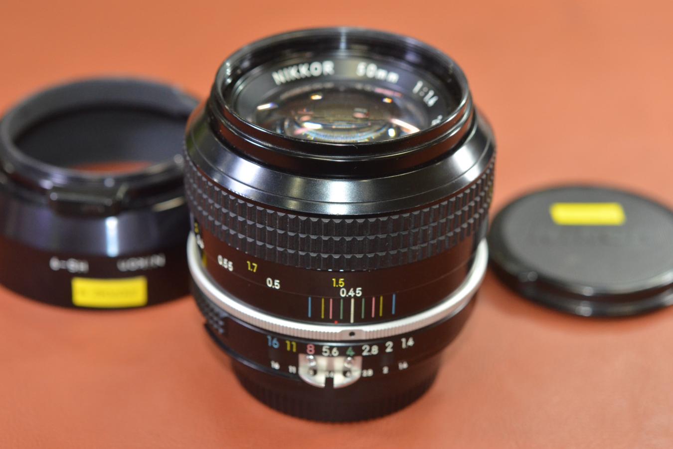 Nikon NEW NIKKOR 50mm F1.4 Ai改 【純正メタルフードHS-9付】