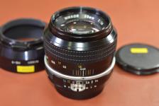 Nikon NEW NIKKOR 50mm F1.4 Ai改 【純正メタルフードHS-9付】